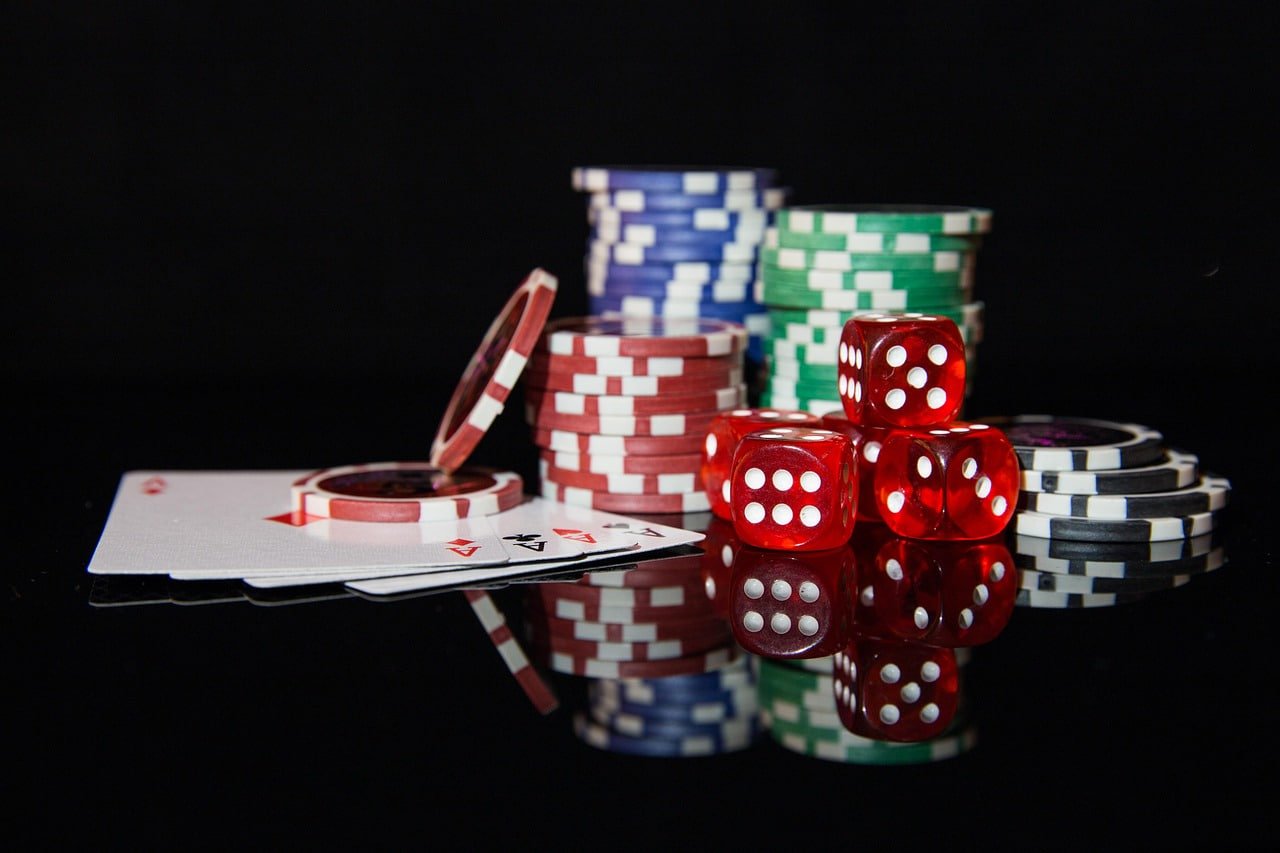 Meja BandarQ live dealer di play.sbobet dengan kartu yang ditampilkan
